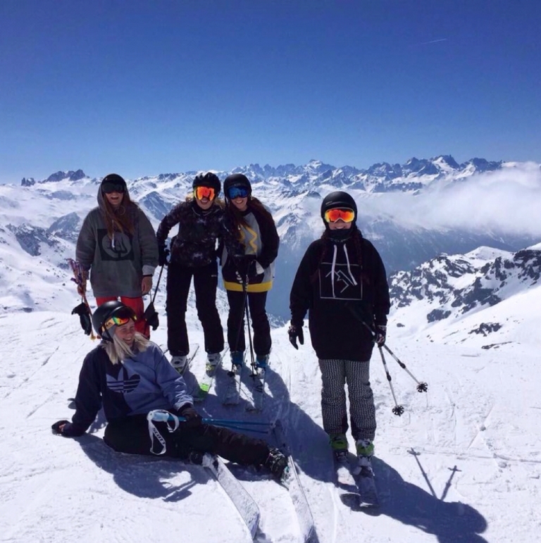 Your Guide to Organising a Group Ski Holiday