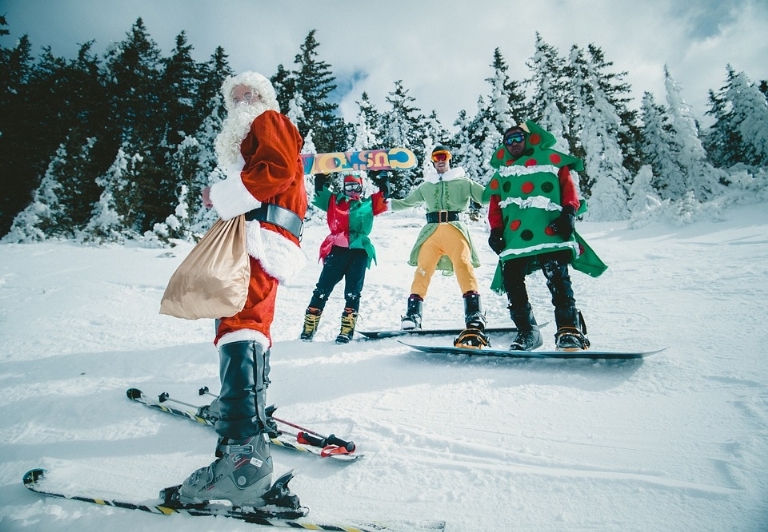 6 Reasons Why You Should Experience Skiing at Christmas