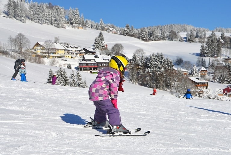 4 Essential Tips to Keep Your Kids Warm and Dry on Ski Holidays