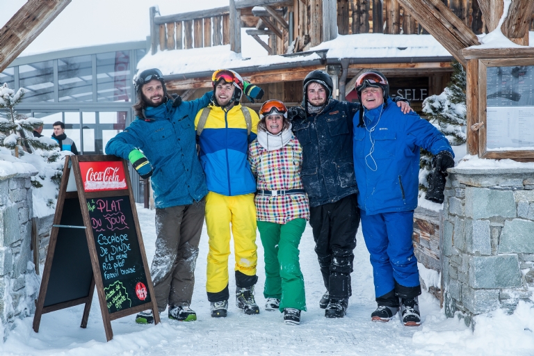 What Should I Wear at Night on a Ski Holiday?