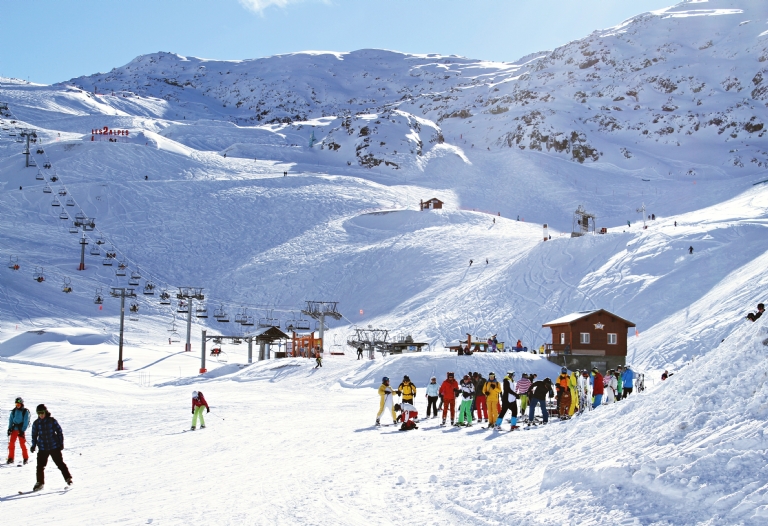 How to Organise a Group Ski Holiday 